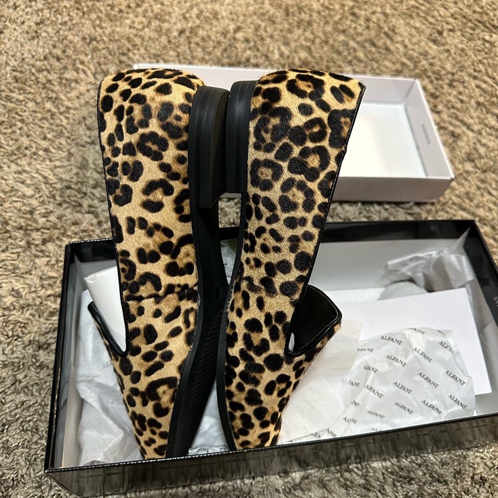 Women Leopard print shoes size 8.5 M